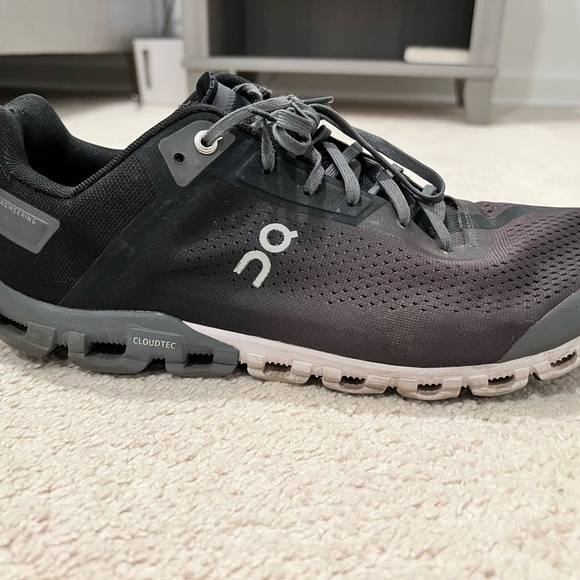 On Men’s Cloudflow Wide Fit - Picture 5 of 6